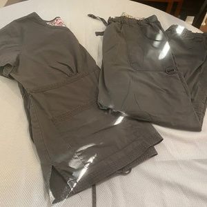 Koi cargo pocket scrub set charcoal gray size 2X regular length and matching top